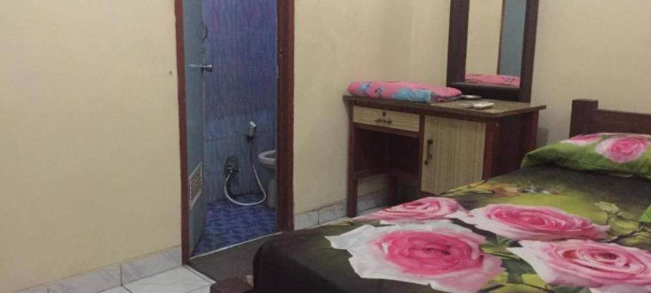 Hotel Erysa Juanda Sedati Esterno foto