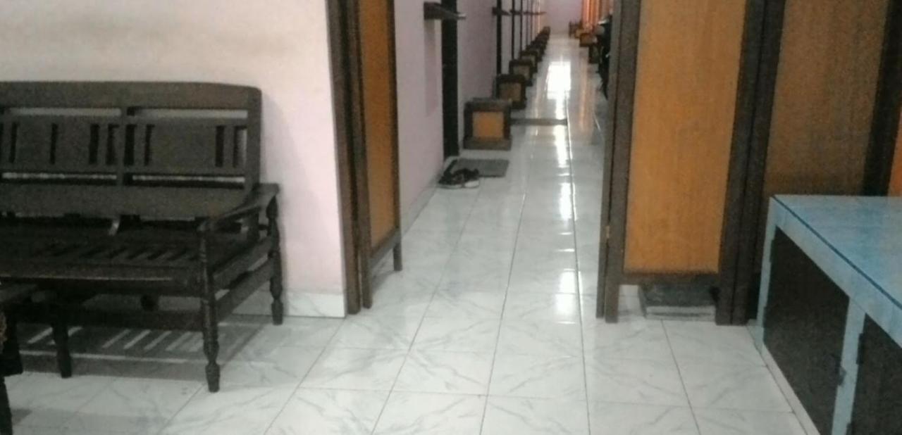 Hotel Erysa Juanda Sedati Esterno foto