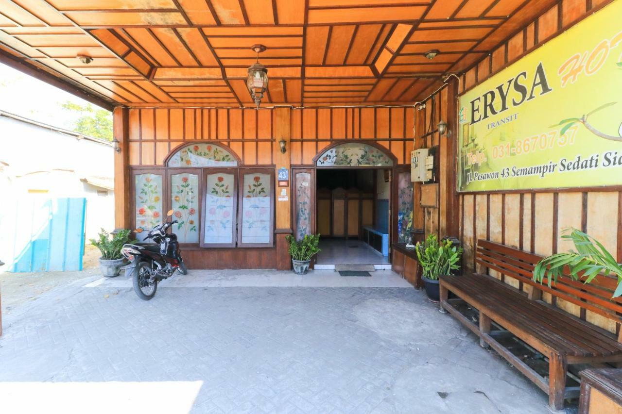 Hotel Erysa Juanda Sedati Esterno foto